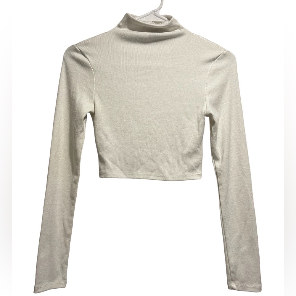 White turtle neck long sleeve shirt